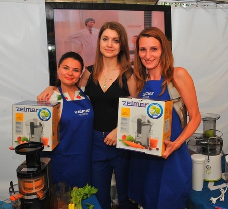 Zelmer победители конкурса чемпионата по соковыжиманию вместе с руководителем отдела маркетинга Анной Чернецкой